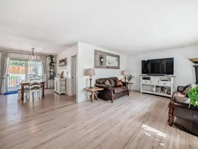 3 Bedroom House Calgary AB 104181381