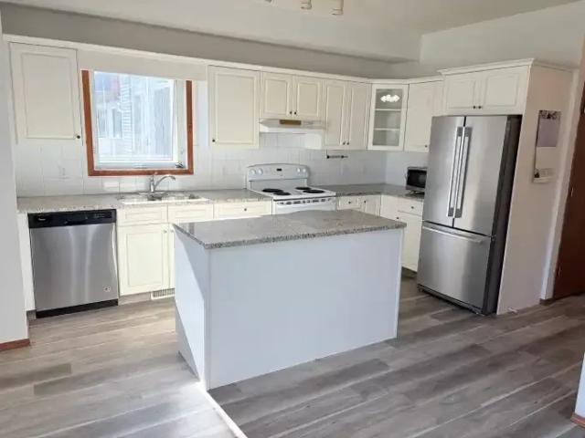 3 Bedroom House Calgary AB 104182456