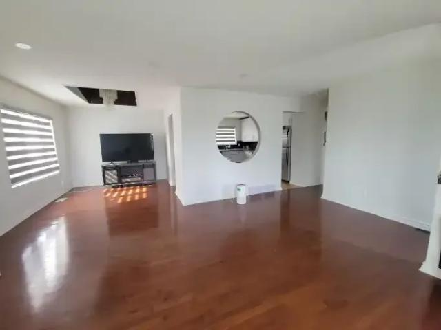 3 Bedroom House Calgary AB 104182743