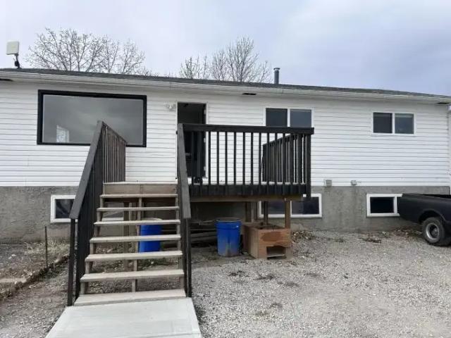 3 Bedroom House Calgary AB 104182078