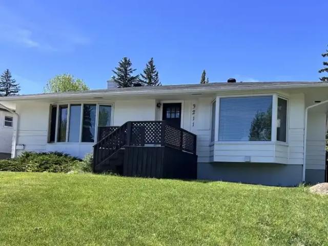 3 Bedroom House Calgary AB 104182124