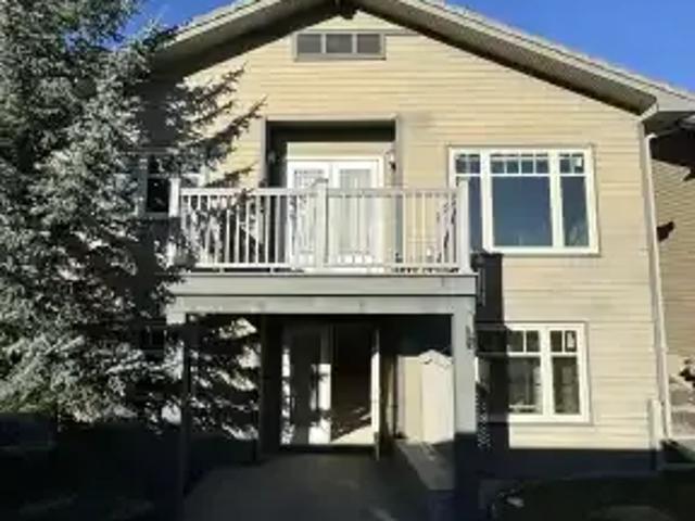 3 Bedroom House Calgary AB 104257235