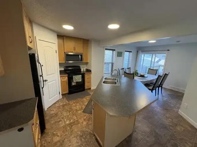 3 Bedroom House Calgary AB 104292122