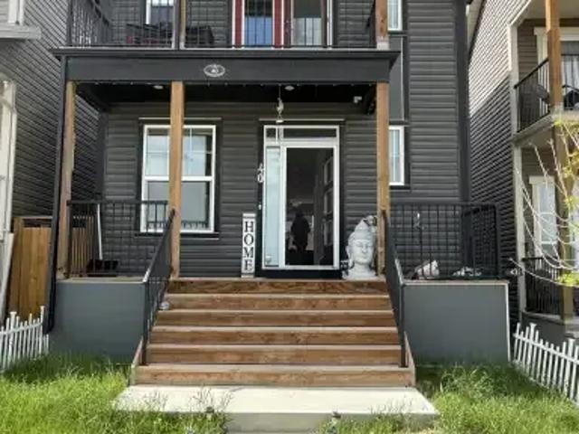 3 Bedroom House Calgary AB 104292174