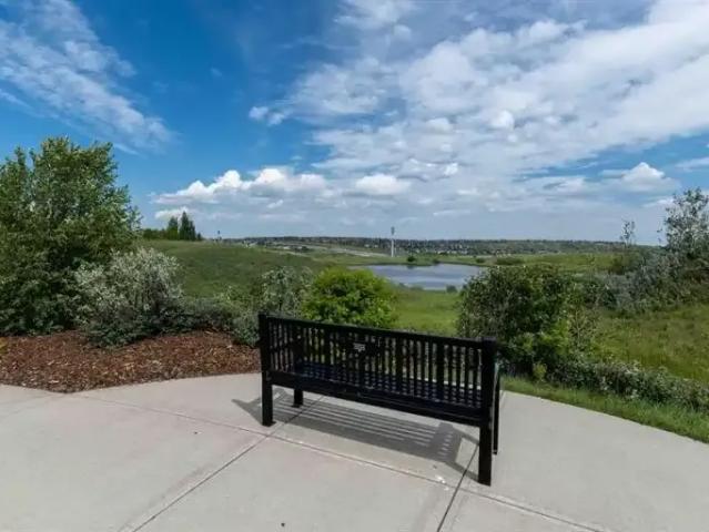 3 Bedroom House Calgary AB 104292257