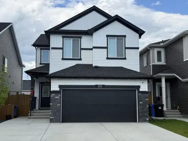 3 Bedroom House Calgary AB 104322280