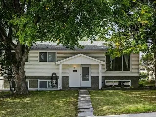 3 Bedroom House Calgary AB 104362790