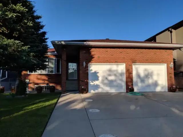 3 Bedroom House Calgary AB 105435087
