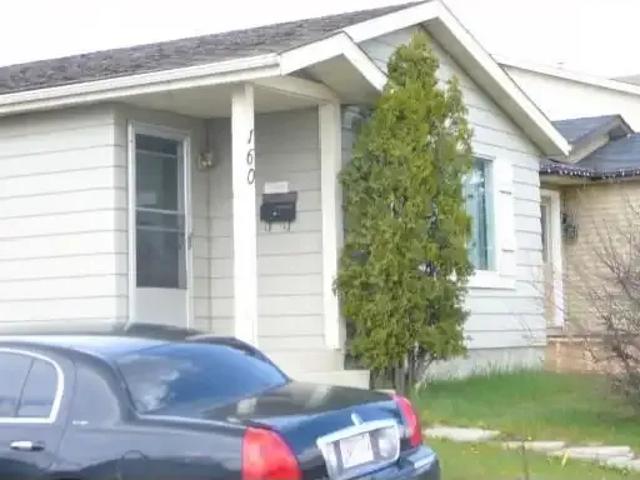 3 Bedroom House Calgary AB 105005011