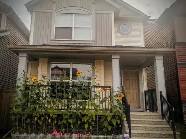 3 Bedroom House Calgary AB 105226596