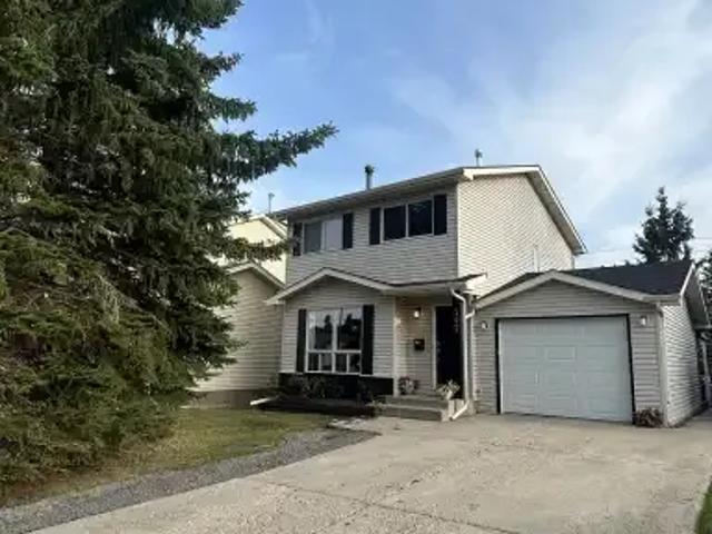 3 Bedroom House Calgary AB 105281816