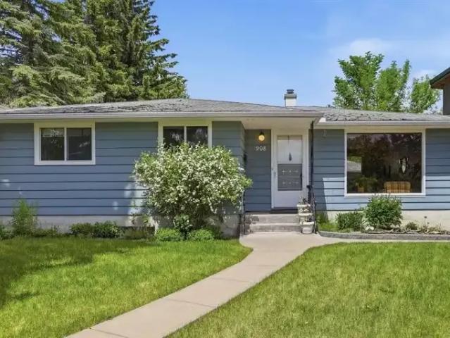 3 Bedroom House Calgary AB 105281845