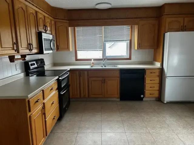 3 Bedroom House Calgary AB LS101687606