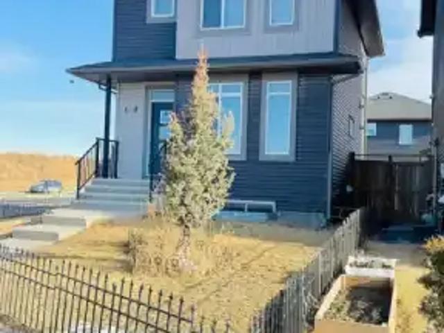 3 Bedroom House Calgary AB LS102701012