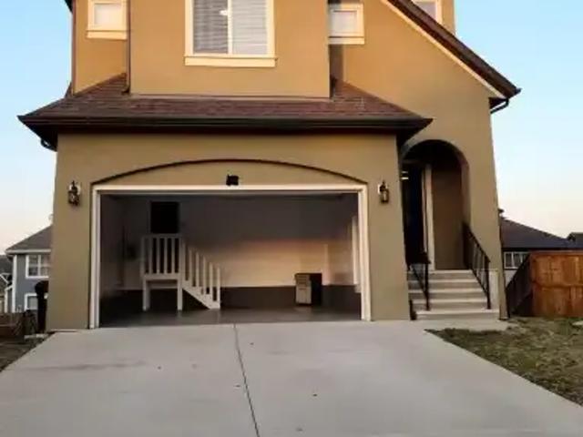 3 Bedroom House Calgary AB LS102915101