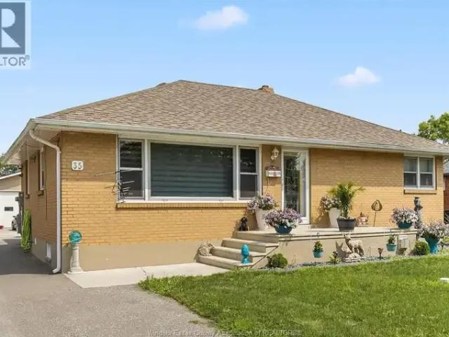 3 Bedroom House Amherstburg ON LS102658569
