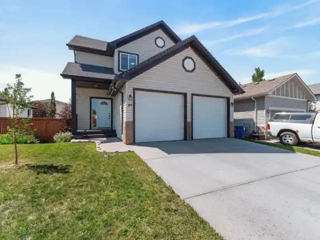 3 Bedroom House Airdrie AB 104681826