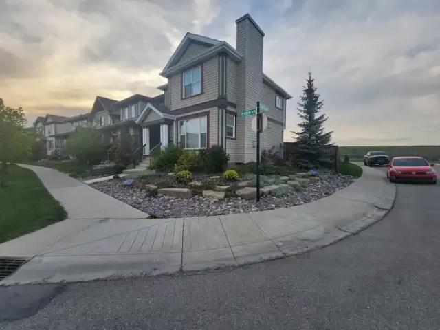 3 Bedroom House Airdrie AB LS102883536