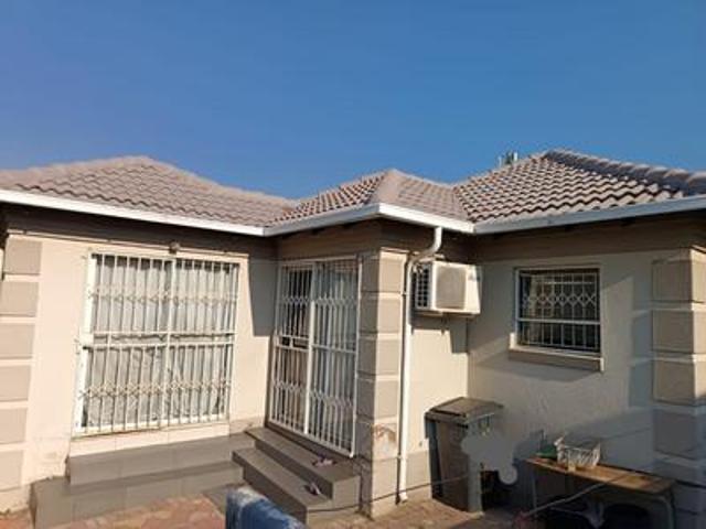 3 bedroom house at olivienhoutbosch.