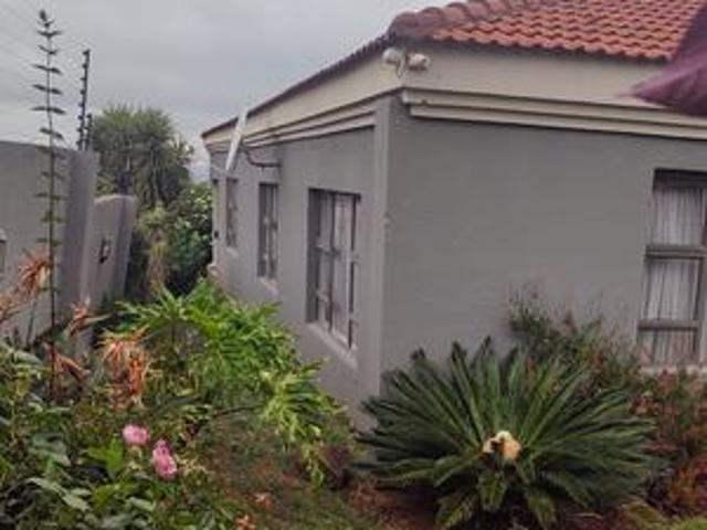 3 bedroom house available in old nat.