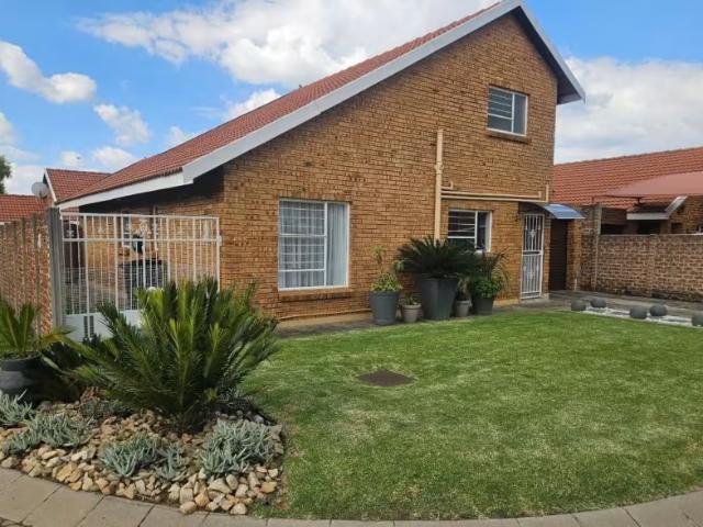 3 Bedroom House Bonaero Park Bonaero Park 103178091