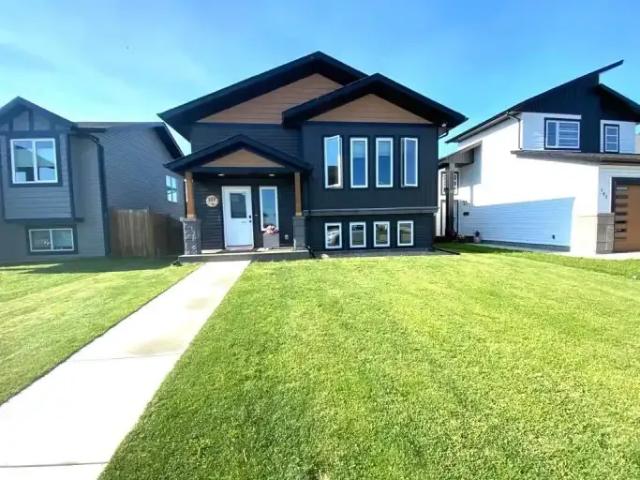 3 Bedroom House Blackfalds AB 104434263