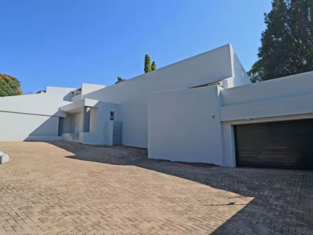 3 Bedroom House Bryanston Bryanston 103176869