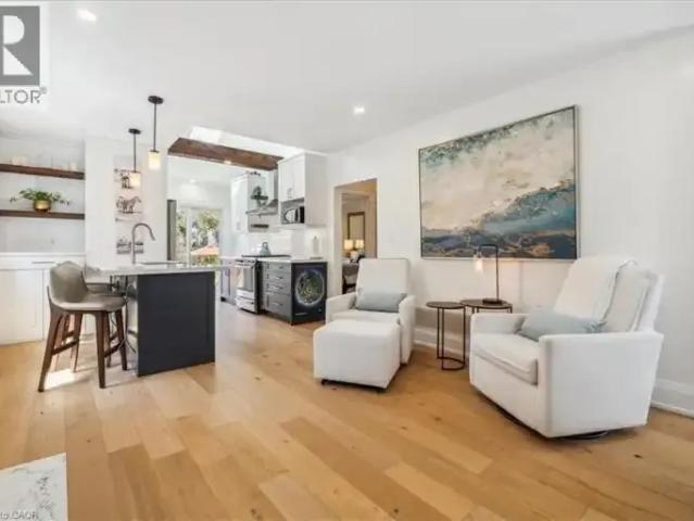 3 Bedroom House Burlington ON 102883563