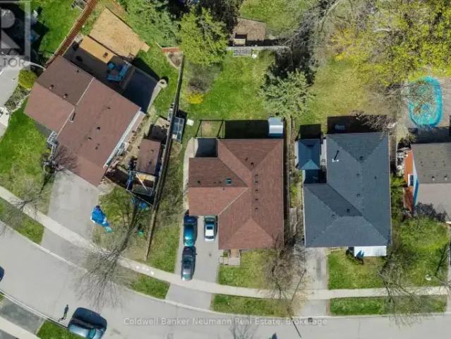 3 Bedroom House Guelph ON LS101986722