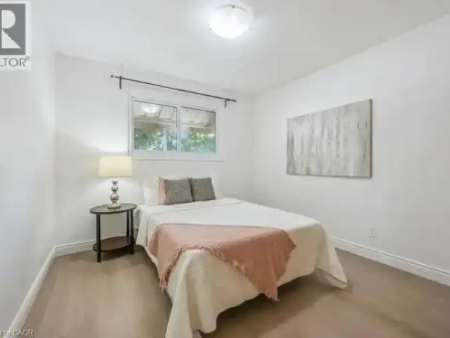 3 Bedroom House Guelph ON LS102883601