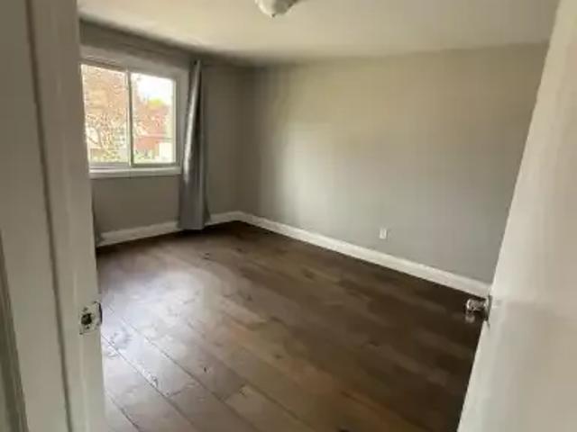 3 Bedroom House Guelph ON 102847381