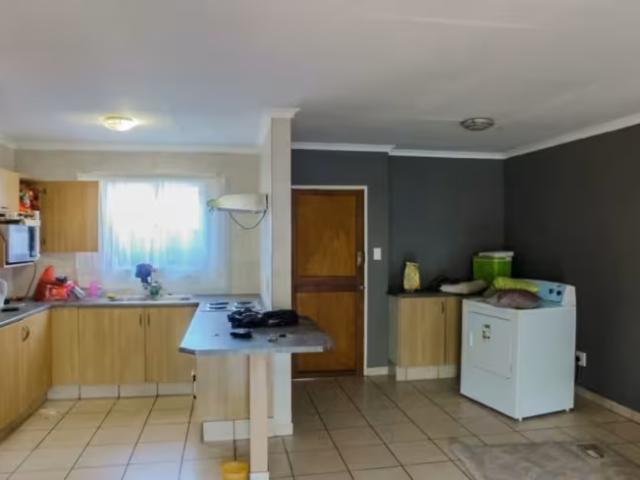 3 Bedroom House East Lynne East Lynne 9400 DS103307988