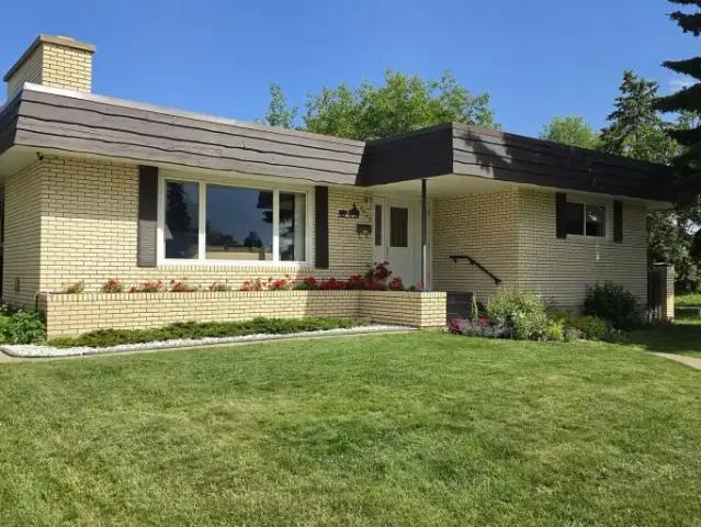 3 Bedroom House Edmonton AB 104182748
