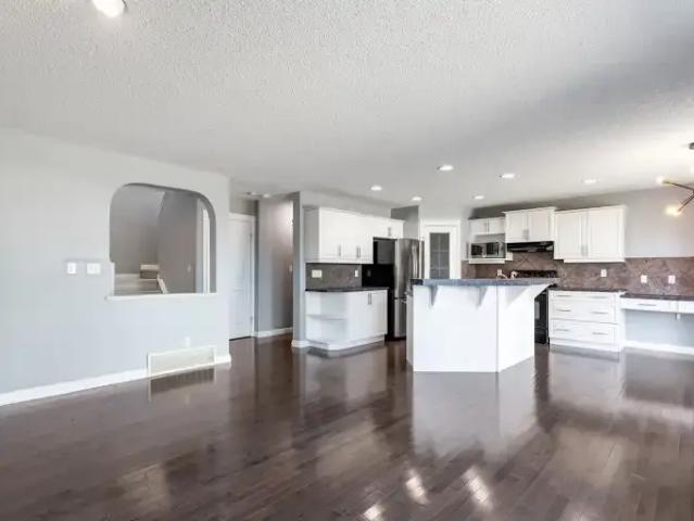 3 Bedroom House Edmonton AB 104224158