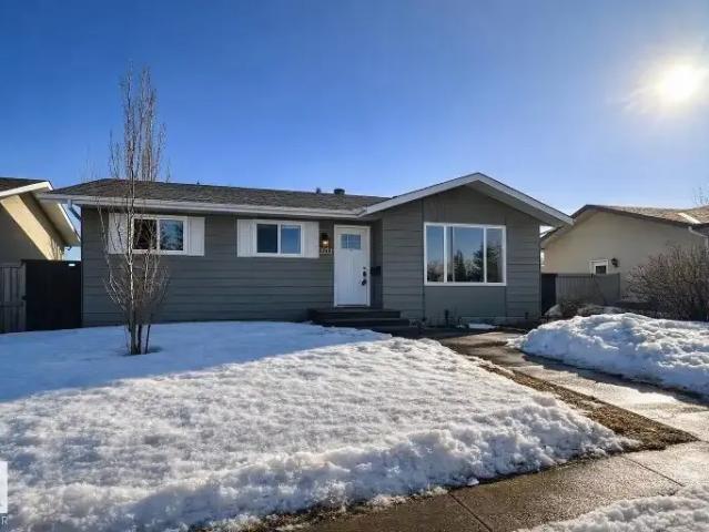3 Bedroom House Edmonton AB 104711338