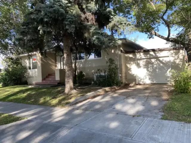 3 Bedroom House Edmonton AB 101910111