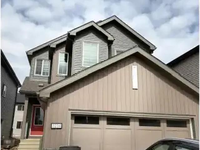 3 Bedroom House Edmonton AB 102113833