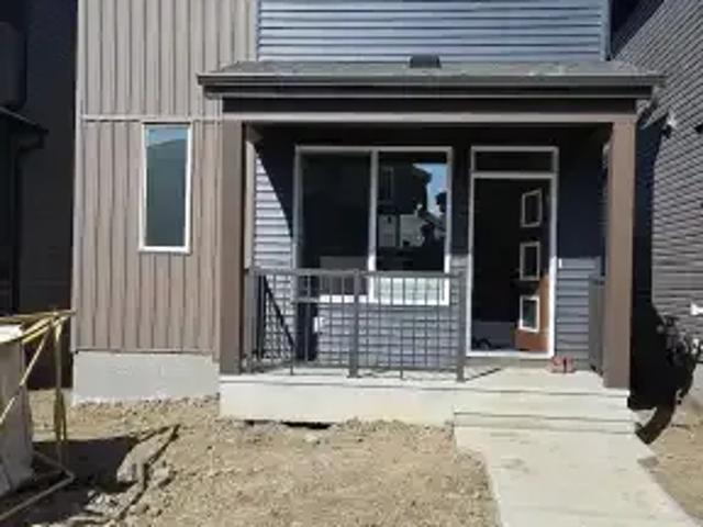 3 Bedroom House Edmonton AB 102339053