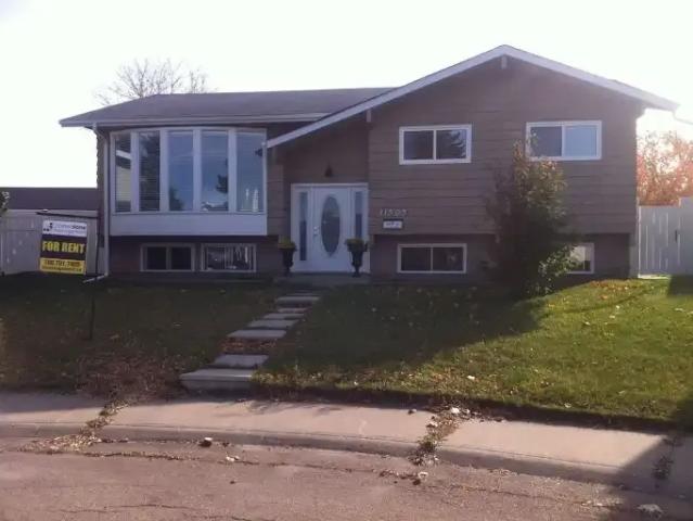 3 Bedroom House Edmonton AB 102551454