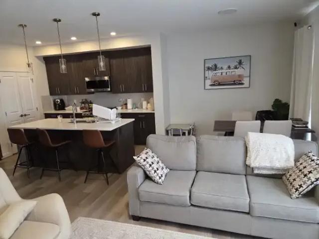 3 Bedroom House Edmonton AB 102578663