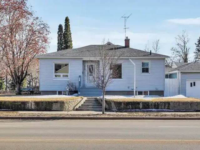 3 Bedroom House Edmonton AB 102658357
