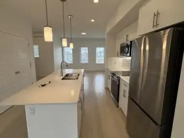 3 Bedroom House Edmonton AB 102846635