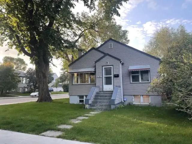 3 Bedroom House Edmonton AB 102847345