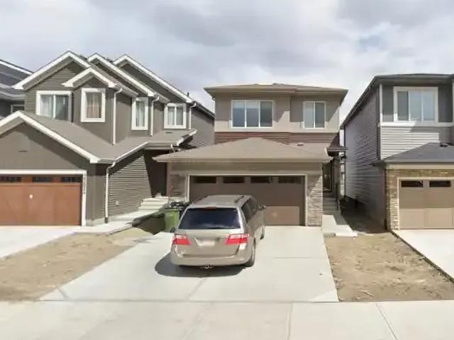 3 Bedroom House Edmonton AB 102915132