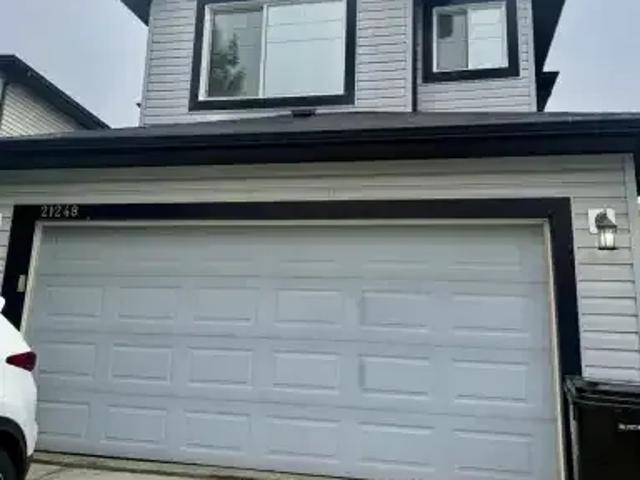 3 Bedroom House Edmonton AB 102952041