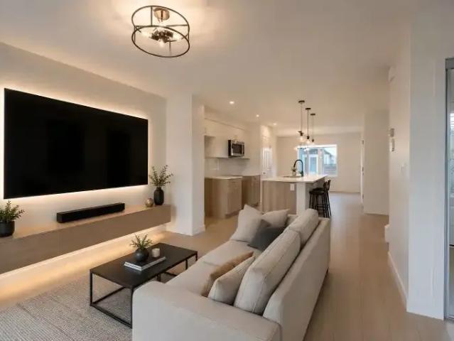 3 Bedroom House Edmonton AB 103011762