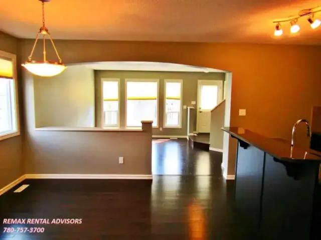 3 Bedroom House Edmonton AB 103322235