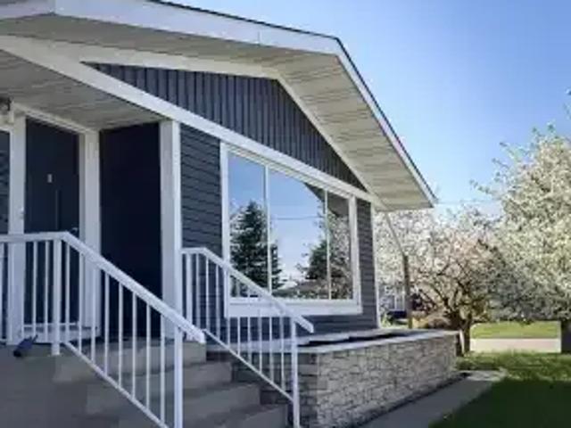 3 Bedroom House Edmonton AB 103322462