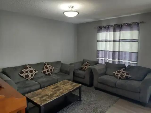 3 Bedroom House Edmonton AB 103542249