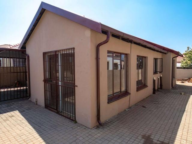 3 Bedroom House for Rent Jalapeng Lotus Gardens!